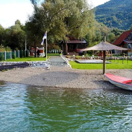 Kuca Za Odmor Stakic - Zvornicko Jezero 兹沃尔尼克
